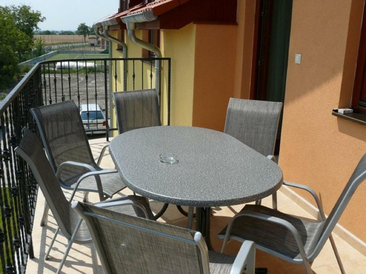 Aquasleep II Hotel Velky Meder Exterior photo