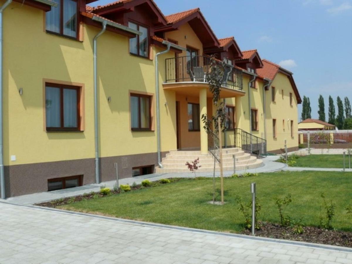 Aquasleep II Hotel Velky Meder Exterior photo