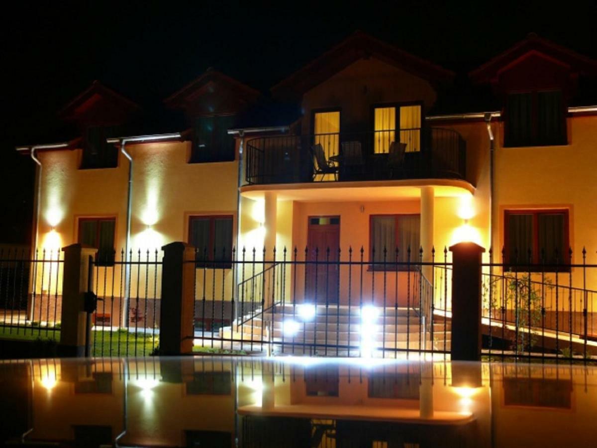 Aquasleep II Hotel Velky Meder Exterior photo